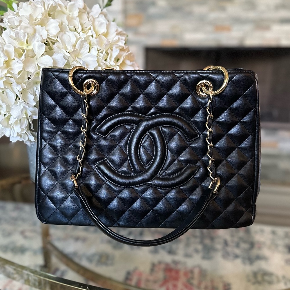 Not real CHANEL Shopper bag. Black.